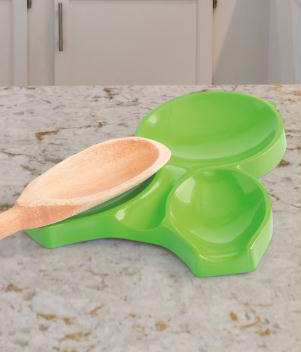 O apoio para utensílios verde custa R$ 3,99 na Posthaus. O apoio para utensílios verde custa R$ 3,99 na Posthaus.