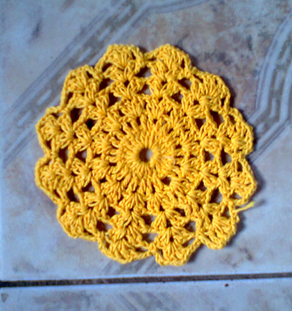 O porta copo do Brincando com Agulha custa R$ 2 na Elo7. O porta copo do Brincando com Agulha custa R$ 2 na Elo7.