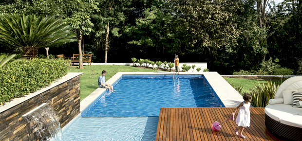 Casa em Goiânia tem jardim cheio de árvores e pássaros raros