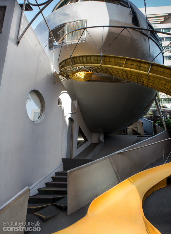 01-conheca-a-casa-bola-de-eduardo-longo