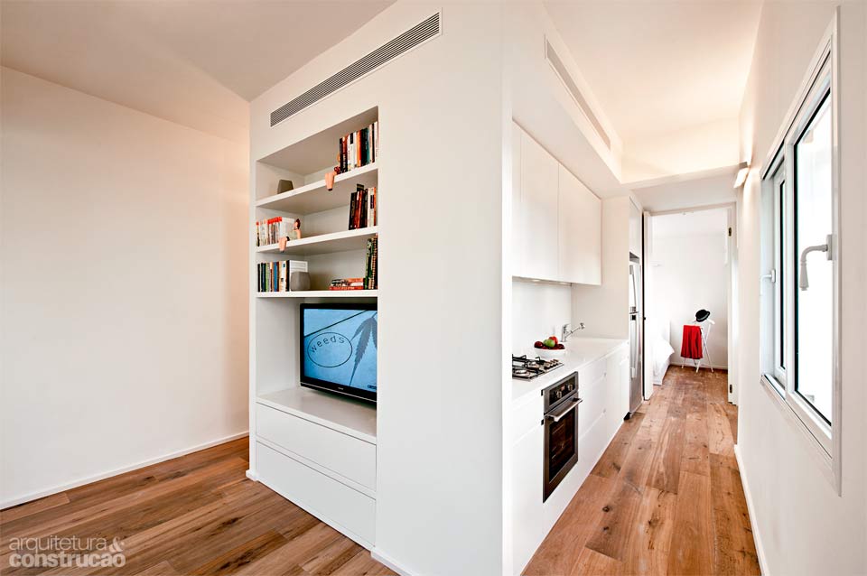 01-area-multiuso-central-define-apartamento-de-40-m2-em-tel-aviv