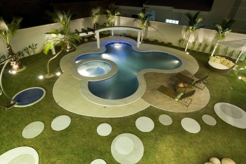 10 piscinas com curvas projetadas por Aquiles Nicolas Kilaris