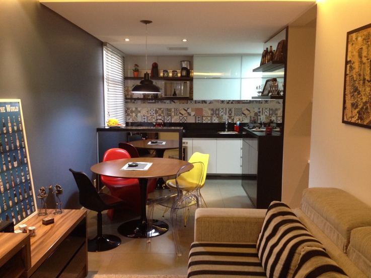 Salas de jantar com cadeiras diferentes: 19 projetos do CasaPRO