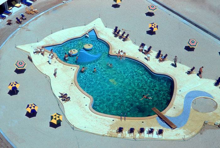 7 piscinas com formatos divertidos