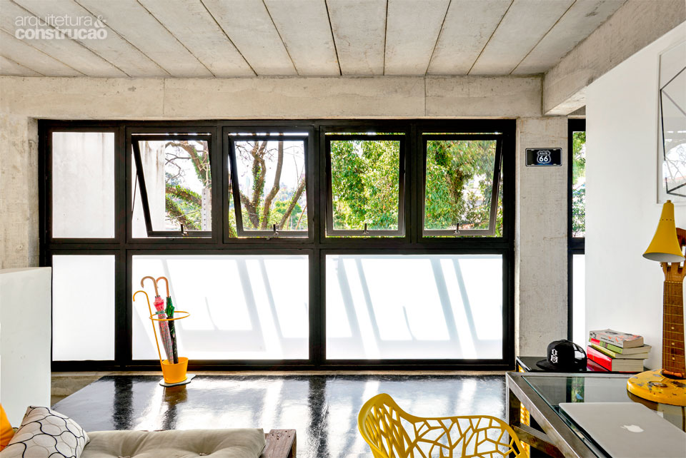 Vidro inteligente muda de opaco para transparente em segundos