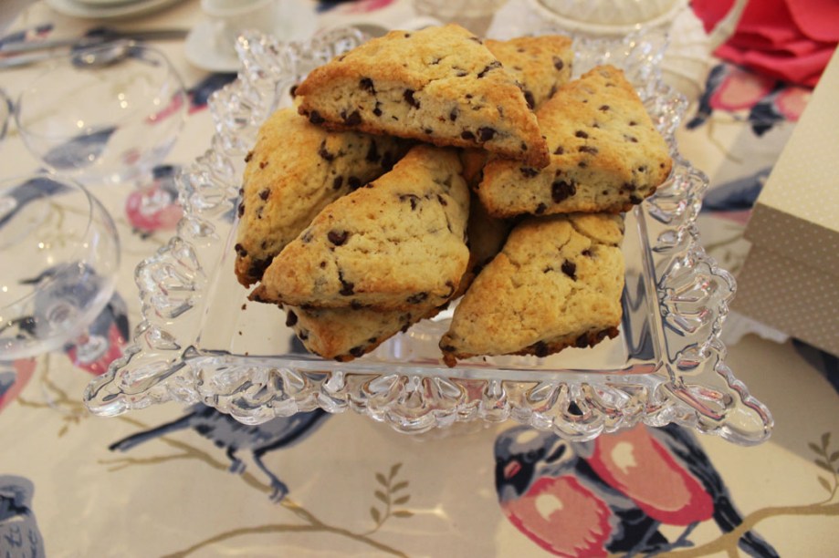 O restante dos alimentos fica a escolha do paladar da mãe. Podem ser cookies, pães de queijo, bolos etc.