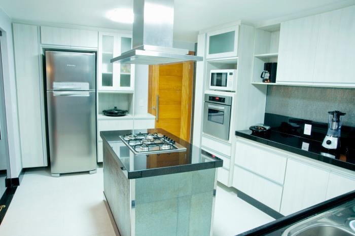 10-cozinhas-com-ilha-projetadas-por-membros-do-casapro (4)