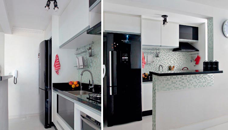 Foi a geladeira preta que ditou o visual que a &aacute;rea de 5 m&sup2;, que conta tamb&eacute;m com pastilhas transparente e perolizadas. Os moradores contrataram um azulejista para assentar o revestimento e uma marcenaria para confeccionar os arm&aacute;rios.