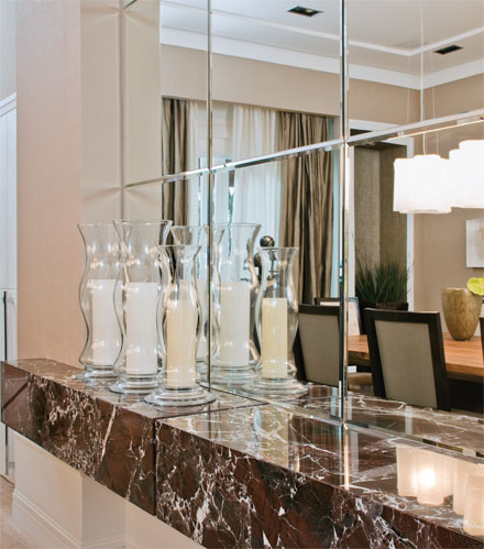 A ilusão dos espelhos para deixar sua casa maior