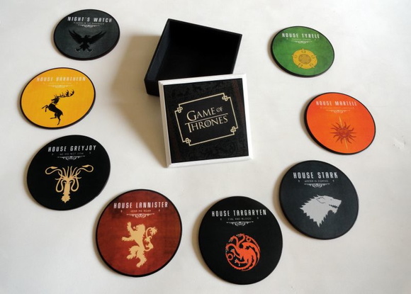 O porta copos Game of Thrones 02 custa R$ 30 na Elo 7.