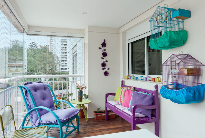 02-varanda-de-apartamento-ganha-cores-e-revestimentos-novos Varanda com detalhes coloridos