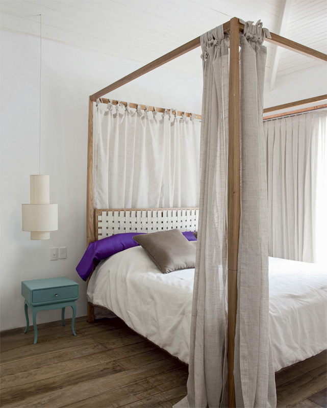 Cama com dossel
