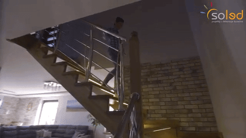 Esta escada se ilumina conforme você sobe ou desce