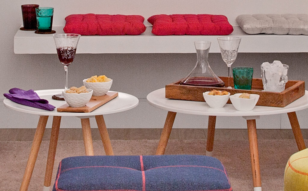 Calabresa no pão, antepasto de berinjela e bolinho de mandioca