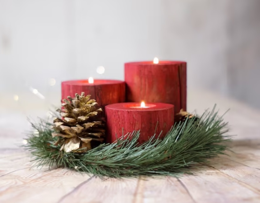 Decoração de natal; mesa de natal decorada; vela de natal;