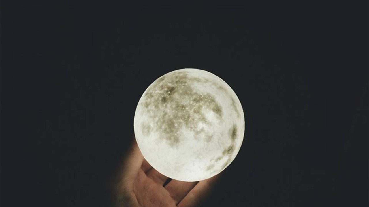 luna lamp