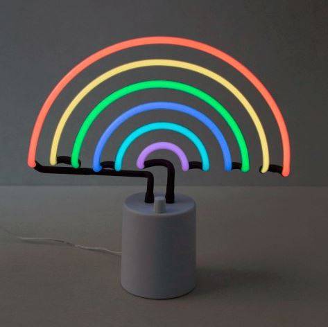 Abajur Neon Arco-&Iacute;ris, custa R$ 510 na loja Storehouse.