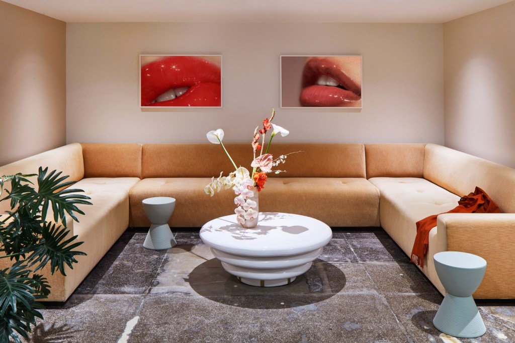 glossier-rafael-de-cardenas-interiors-3