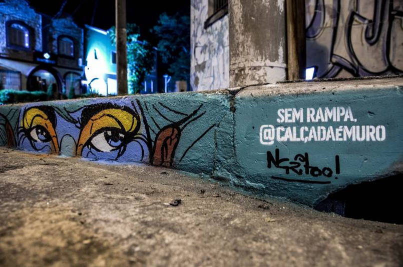 Grafites alertam sobre falta de acessibilidade nas capitais