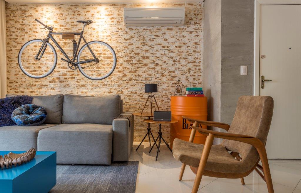 Apê em São José dos Campos recebe decoração jovem e descontraída