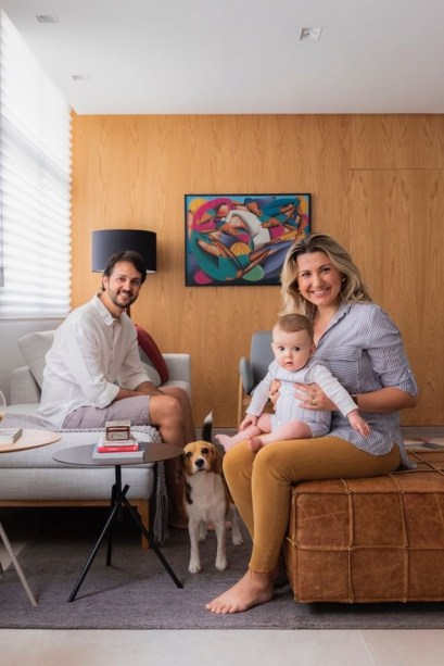Larissa, seu marido (fotógrafo e super viajante, que nem ela), seu filho Vinicius e sua cadelinha, Praia. Larissa, seu marido (fotógrafo e super viajante, que nem ela), seu filho Vinicius e sua cadelinha, Praia.
