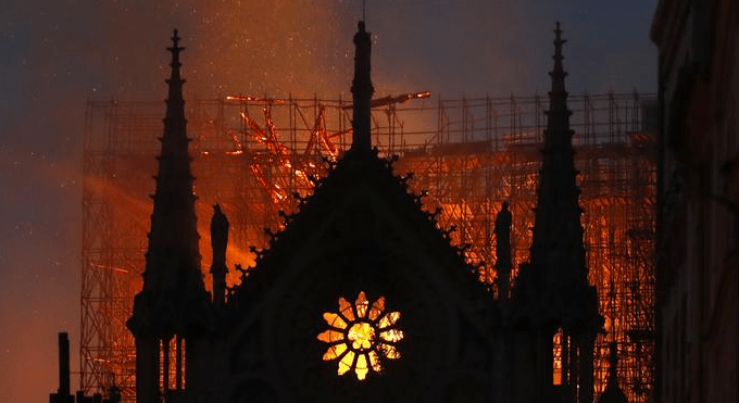 3-novo-relatório-detalha-o que-deu-errado-na-noite-do-incêndio-de-notre-dame