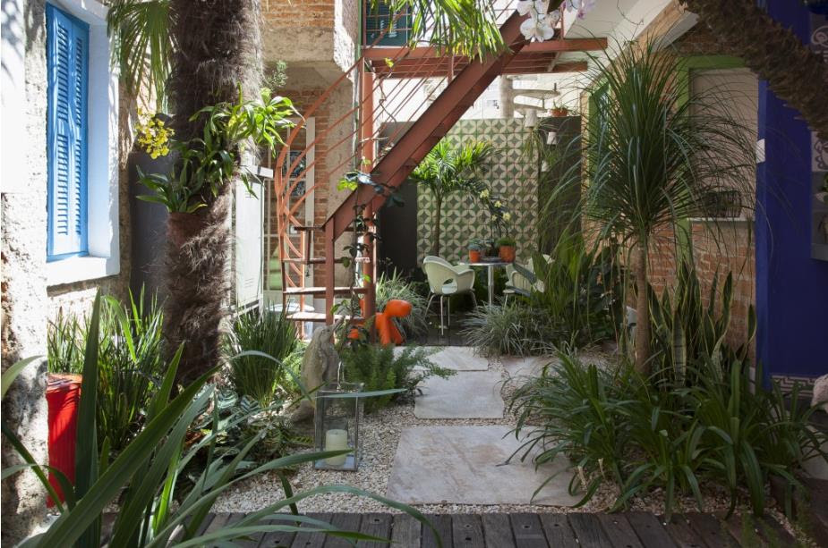 Dicas para quem deseja ter um jardim em casa por Catê Poli e João Jadão