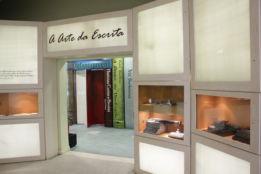 03-ccbb-rio-reabre-biblioteca-com-acervo-extenso-de-livros-e-computadores