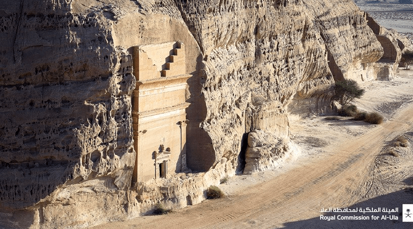 3-resort-de-luxo-e-projetado-entre-as-rochas-da-arabia-saudita