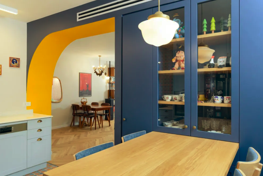 8-apartamento-cinzento-em-tel-aviv-agora-e-alegre-e-colorido