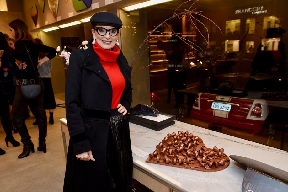 Chris Ayrosa Chris Ayrosa