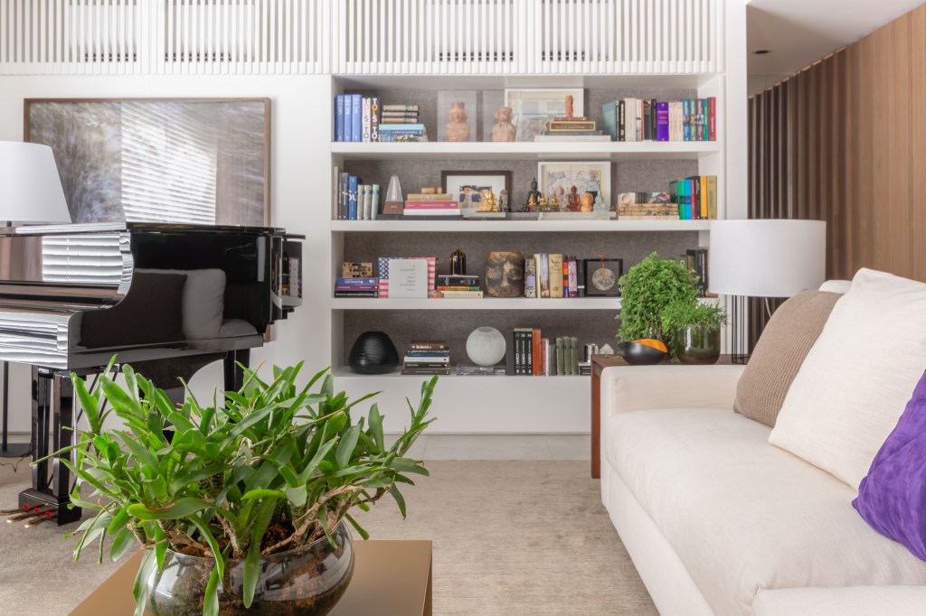1-painel-de-madeira-funcional-e-decor-clean-sao-destaques-em-ape-paulista