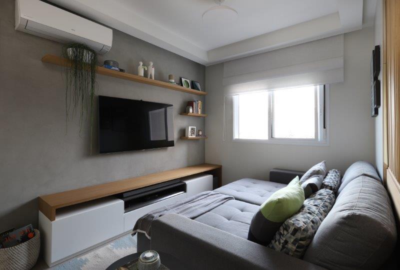 As cores predominantes no décor são o bege acizentado, o cinza escuro, o branco e a madeira. As cores predominantes no décor são o bege acizentado, o cinza escuro, o branco e a madeira.