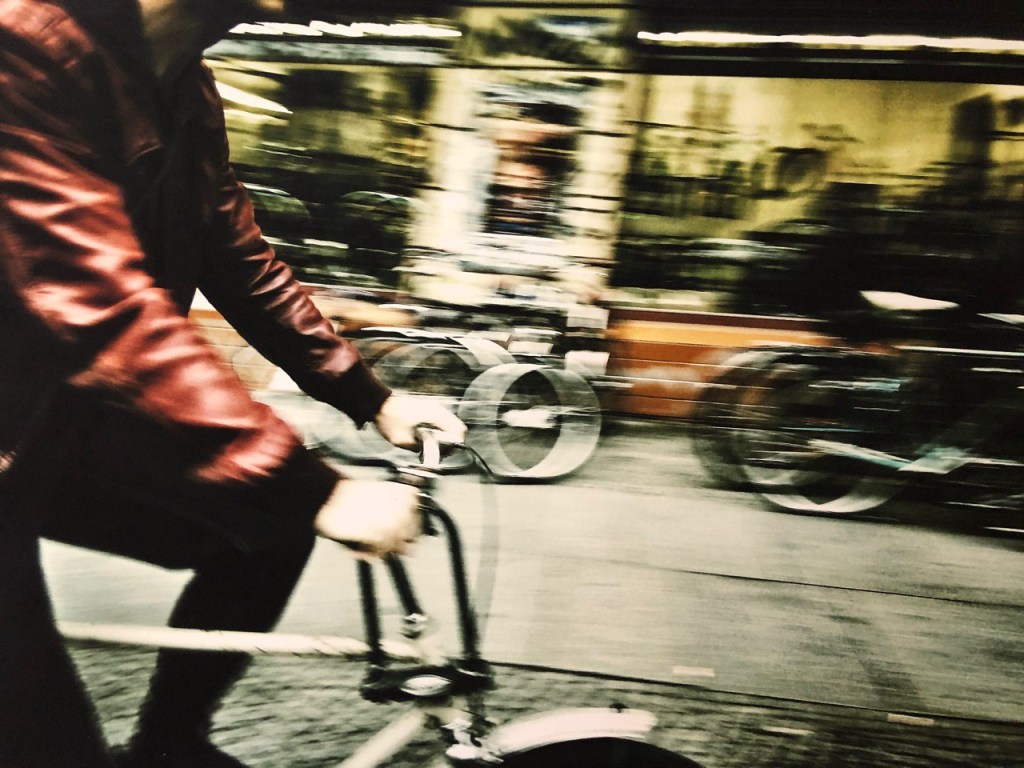 2-exposicao-fotografica-aborda-uso-de-bicicletas-em-metropoles 2-exposicao-fotografica-aborda-uso-de-bicicletas-em-metropoles