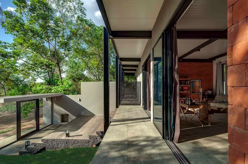 6-casa-e-construida-em-meio-a-densa-floresta-tropical-brasileira