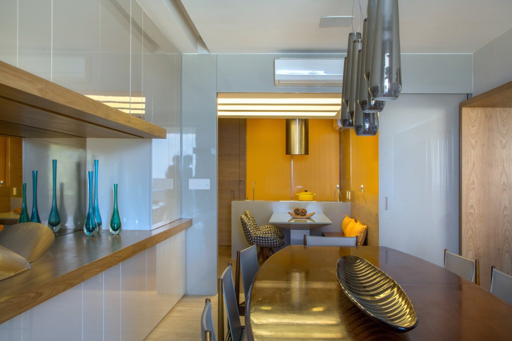 6-apartamento-valoriza-vista-com-fachada-extensa-voltada-para-o-mar 6-apartamento-valoriza-vista-com-fachada-extensa-voltada-para-o-mar