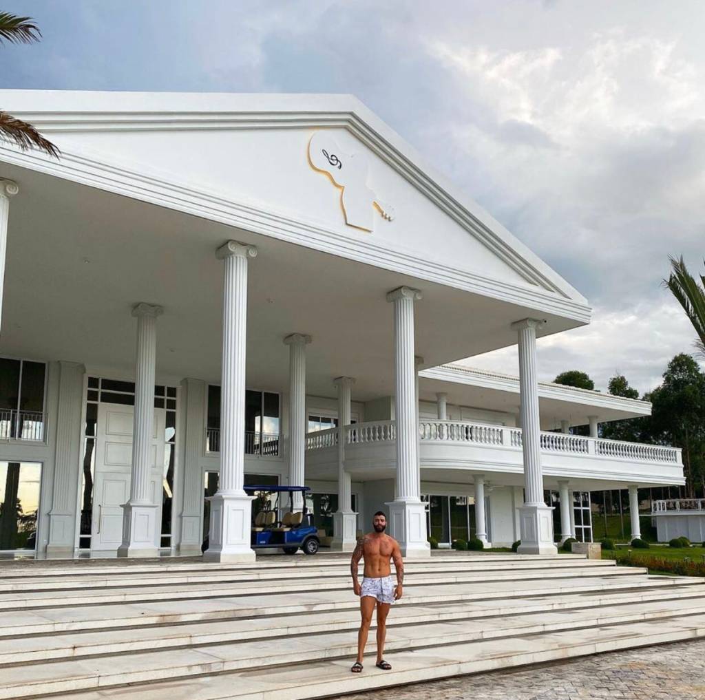 A arquitetura greco-goiana da nova casa de Gusttavo Lima