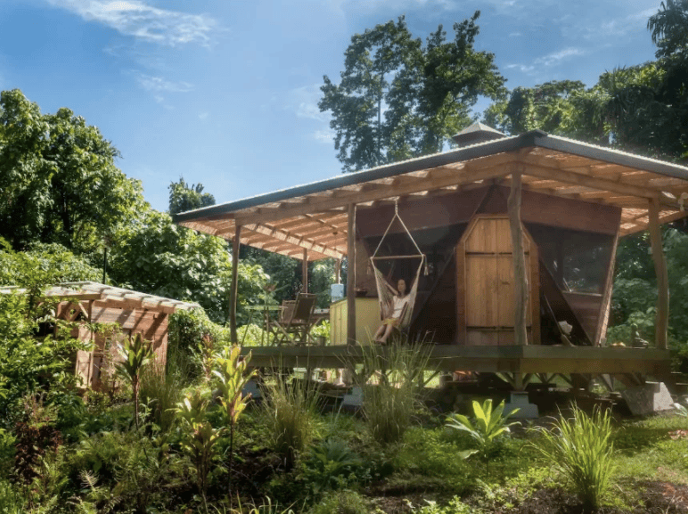 Casa autossuficiente exemplifica morar totalmente “fora do sistema”