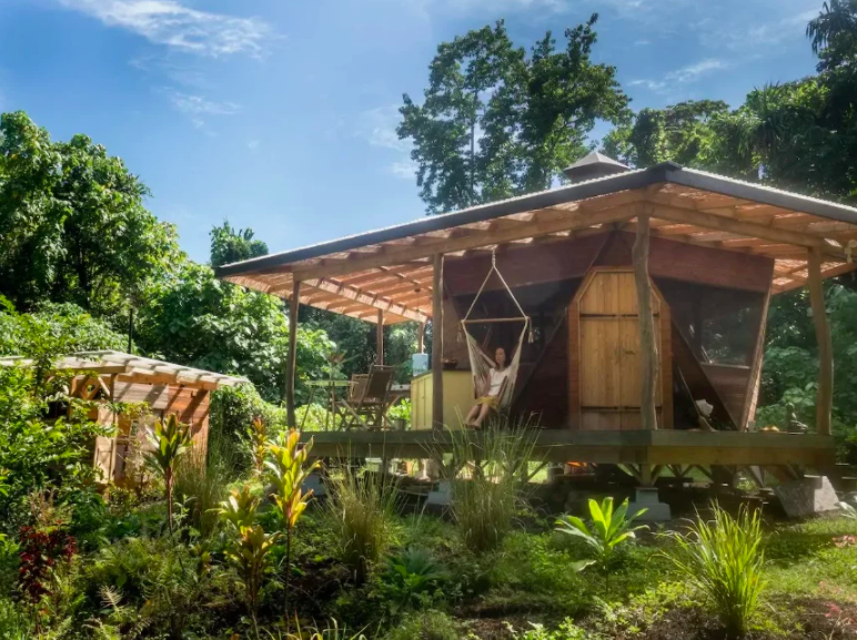 Casa autossuficiente exemplifica morar totalmente “fora do sistema”