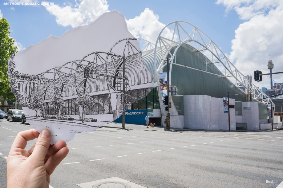 "Esta é realmente uma das obras mais recentes, mas também melhores, de Harry Seidler", diz Elizabeth Farrelly, autoridade de arquitetura de Sydney. "É uma metáfora um pouco boba, talvez um tanto fatuosa por fora, mas por dentro é apenas uma sala de tirar o fôlego". A metáfora em questão é o telhado de aço expresso em forma de onda de Seidler. Ele ecoa não apenas as piscinas internas, mas também o Darling Harbour, uma transição que continua através de fachadas de vidro transparente para a paisagem urbana mais além. O arquiteto deliberadamente colocou a entrada na extremidade inferior da 'onda', aumentando a sensação de grandeza dos visitantes quando eles entram.