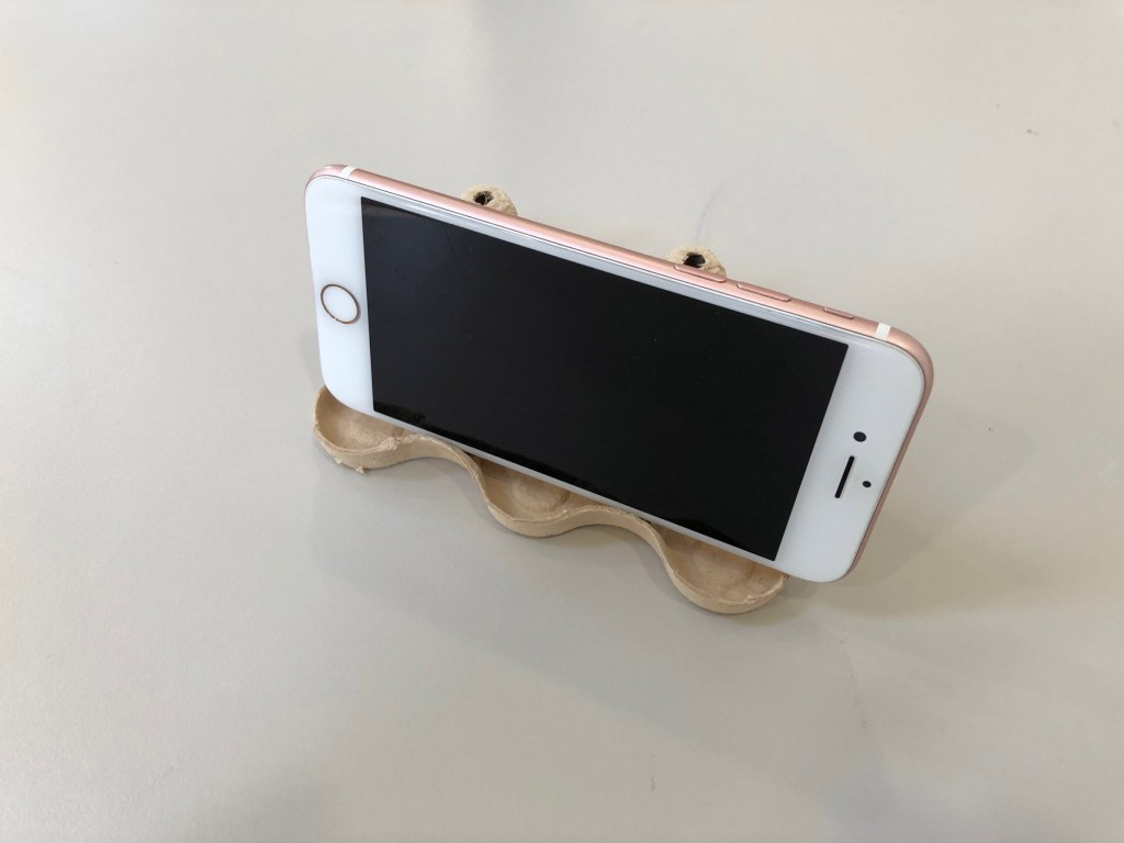 paul-priestman-egg-box-phone-holder-design_dezeen_2364_col_5 paul-priestman-egg-box-phone-holder-design_dezeen_2364_col_5
