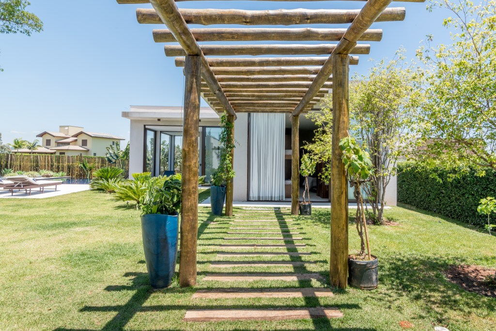 dicas-e-inspiracoes-para-areas-externas-casa.com-3Projeto Isabella Nalon – Foto Julia Herman 2 Área externa de casa