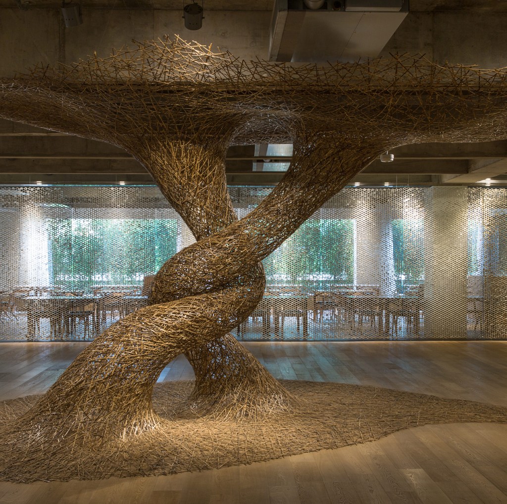 Japan House faz exposição em estações do metrô, em SP