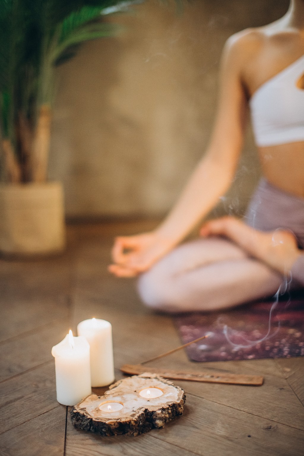 2-yoga-em-casa-como-montar-um-ambiente-para-praticar 2-yoga-em-casa-como-montar-um-ambiente-para-praticar