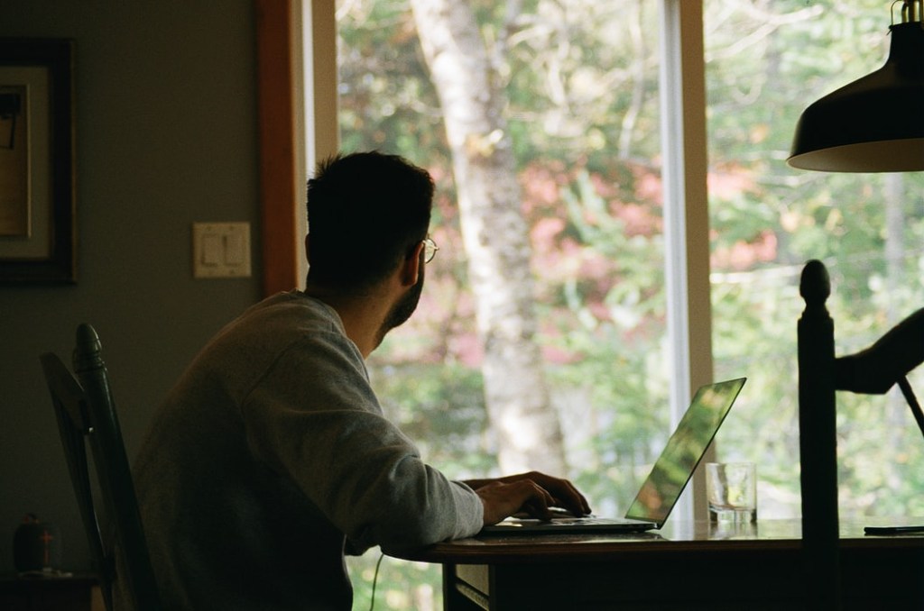 como-lidar-com-os-vizinhos-de-condominio-no-home-office-casa.com-1 como-lidar-com-os-vizinhos-de-condominio-no-home-office-casa.com-1