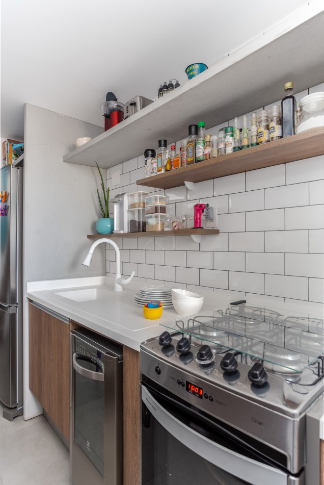 Para esse projeto com cozinha compacta, Ieda e Carina Korman optaram pelo formato linear. Para esse projeto com cozinha compacta, Ieda e Carina Korman optaram pelo formato linear.