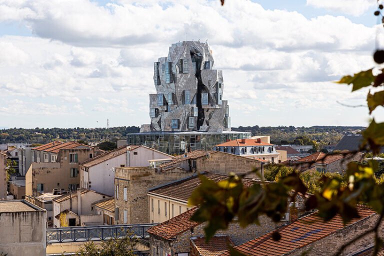 LUMA-é-um-museu-que-parece-vindo-do-futuro-dezeen 04 LUMA-é-um-museu-que-parece-vindo-do-futuro-dezeen 04