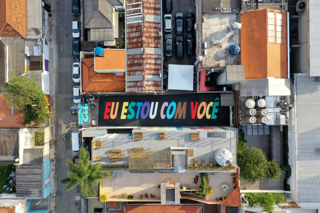 Foto aérea mais distante da obra "Eu Estou com Você"