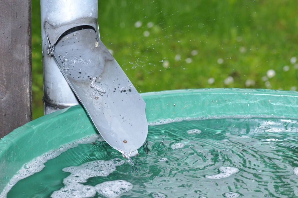 como-reaproveitar-agua-cinza-captar-agua-chuva-reprodução como-reaproveitar-agua-cinza-captar-agua-chuva-reprodução