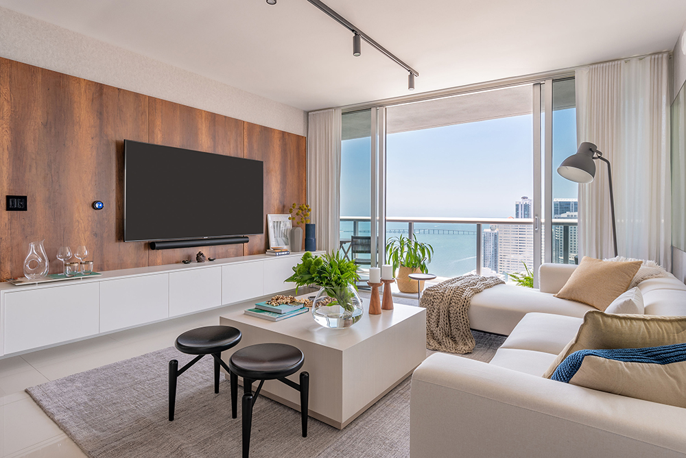 Com vista para Miami Beach, este apê de 135 m² é um oásis urbano